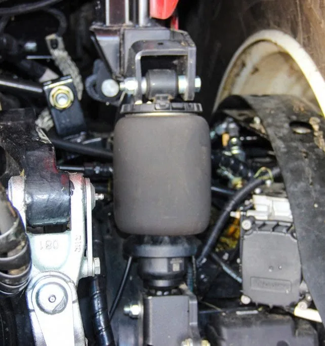 Zawieszenie kabiny SAMO zamontowane w New Holland – doposażenie do CNH